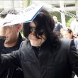 Michael and his children arrive at Los Angeles International Airport.