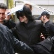 Michael and his children arrive at Los Angeles International Airport.
