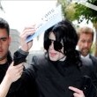 Michael and his children arrive at Los Angeles International Airport.