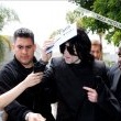 Michael and his children arrive at Los Angeles International Airport.