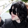 Michael and his children arrive at Los Angeles International Airport.