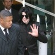 Michael and his children arrive at Los Angeles International Airport.