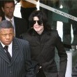 Michael and his children arrive at Los Angeles International Airport.