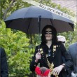 Michael and his children leave the Beverly Hills Hotel