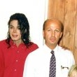 Michael goes on vacation in Bermuda with Maculay Culkin.