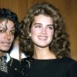 Michael goes to the New York Metropolitan Museum of Natural History to receive awards to celebrates Thriller.