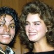 Michael goes to the New York Metropolitan Museum of Natural History to receive awards to celebrates Thriller.
