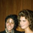 Michael goes to the New York Metropolitan Museum of Natural History to receive awards to celebrates Thriller.