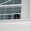 Michael Jackson a semnat autografe fanilor