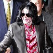 Michael Jackson a semnat autografe fanilor