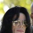 Michael Jackson arrives at the Santa Barbara County courthouse.
