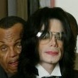 Michael Jackson arrives at the Santa Barbara County courthouse.