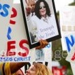 Michael Jackson arrives at the Santa Barbara County courthouse.