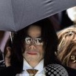 Michael Jackson arrives at the Santa Barbara County courthouse.
