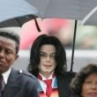 Michael Jackson arrives at the Santa Barbara County courthouse.