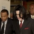 Michael Jackson arrives at the Santa Barbara County courthouse.