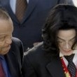 Michael Jackson arrives at the Santa Barbara County courthouse.