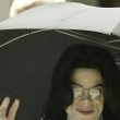Michael Jackson arrives at the Santa Barbara County courthouse.