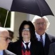 Michael Jackson arrives at the Santa Barbara County courthouse.