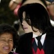 Michael Jackson arrives at the Santa Barbara County courthouse.