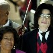 Michael Jackson arrives at the Santa Barbara County courthouse.