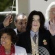 Michael Jackson arrives at the Santa Barbara County courthouse.