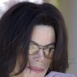 Michael Jackson arrives at the Santa Barbara County courthouse.