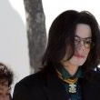 Michael Jackson arrives at the Santa Barbara County courthouse.