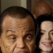 Michael Jackson arrives at the Santa Barbara County courthouse.