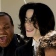 Michael Jackson arrives at the Santa Barbara County courthouse.