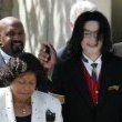 Michael Jackson arrives at the Santa Barbara County courthouse.