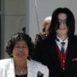 Michael Jackson arrives at the Santa Barbara County courthouse.