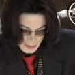 Michael Jackson arrives at the Santa Barbara County courthouse.