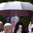 Michael Jackson arrives at the Santa Barbara County courthouse.