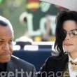 Michael Jackson arrives at the Santa Barbara County courthouse.