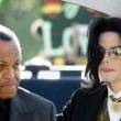 Michael Jackson arrives at the Santa Barbara County courthouse.