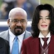 Michael Jackson arrives at the Santa Barbara County courthouse.