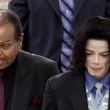 Michael Jackson arrives at the Santa Barbara County courthouse.