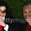 Michael Jackson arrives at the Santa Barbara County courthouse.