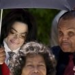 Michael Jackson arrives at the Santa Barbara County courthouse.
