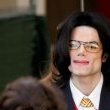 Michael Jackson arrives at the Santa Barbara County courthouse.