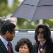 Michael Jackson arrives at the Santa Barbara County courthouse.