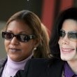 Michael Jackson arrives at the Santa Barbara County courthouse.
