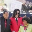 Michael Jackson arrives at the Santa Barbara County courthouse.