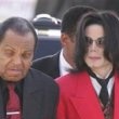 Michael Jackson arrives at the Santa Barbara County courthouse.