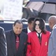Michael Jackson arrives at the Santa Barbara County courthouse.