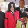 Michael Jackson arrives at the Santa Barbara County courthouse.