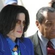 Michael Jackson arrives at the Santa Barbara County courthouse.