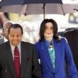 Michael Jackson arrives at the Santa Barbara County courthouse.