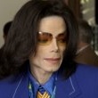 Michael Jackson arrives at the Santa Barbara County courthouse.